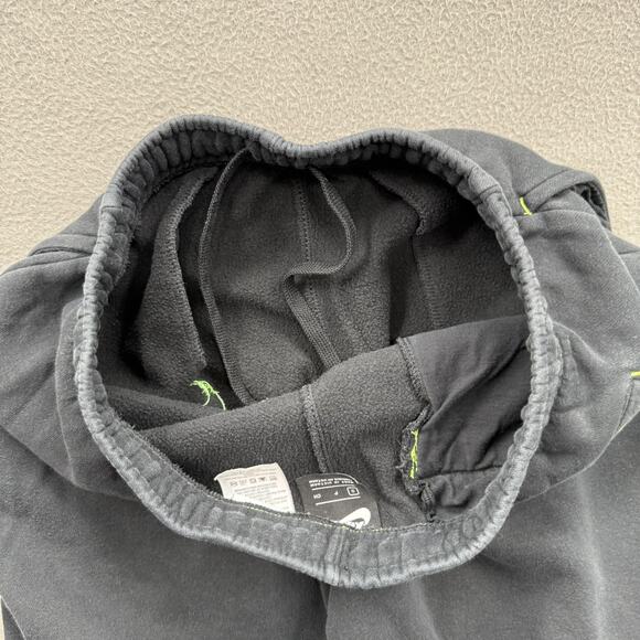 Nike Shorts Mens Small Black Club Fleece Graphic Swoosh Neon Stitch Pockets - Picture 8 of 8